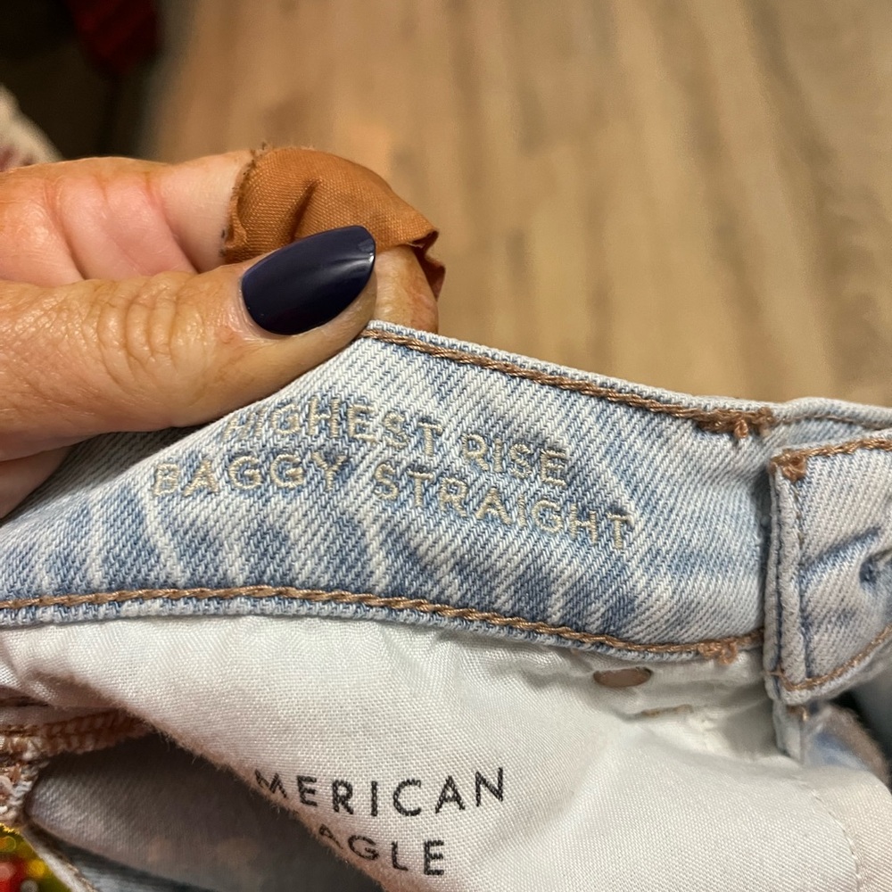 American Eagle Outfitters Light Wash Denim highest rise baggy straight size 6 - Picture 4 of 6